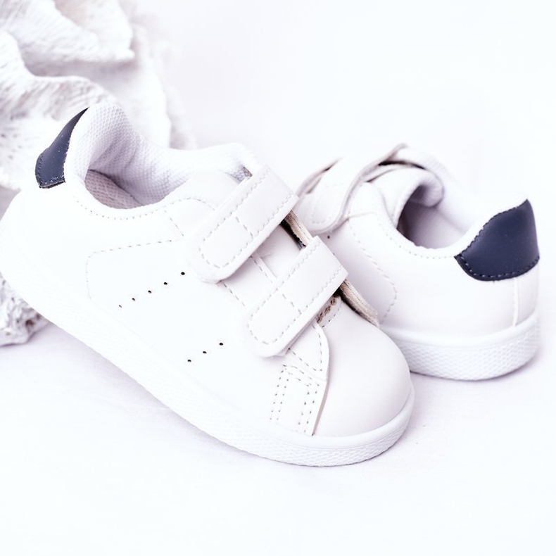 Baskets California enfant blanches et bleu marine à scratch 1