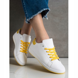 SHELOVET Baskets blanches avec cuir écologique jaune 2