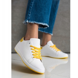 SHELOVET Baskets blanches avec cuir écologique jaune 3