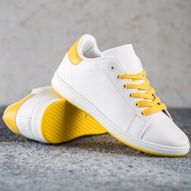 SHELOVET Baskets blanches avec cuir écologique jaune 1
