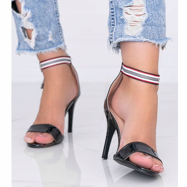 Sandales noires à talon haut de Michel 1