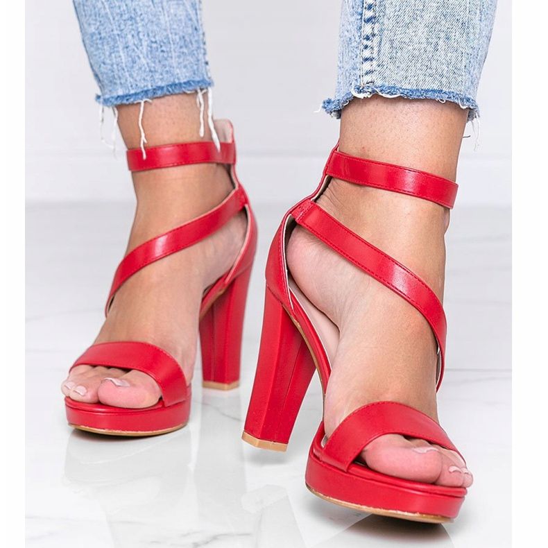 Sandales rouges sur la plateforme Got You 1