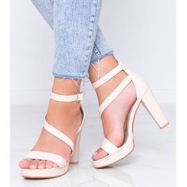 Sandales beiges sur la plateforme Got You 1