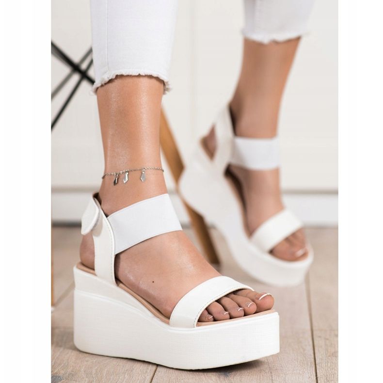 Small Swan Sandales compensées à la mode blanche 1