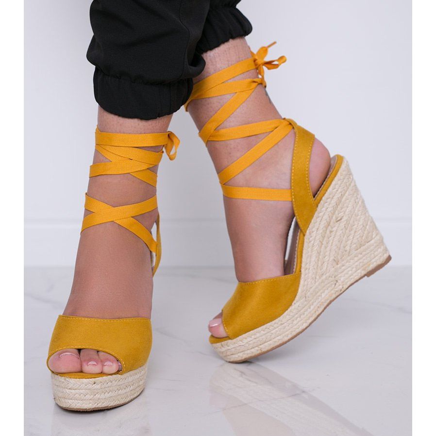 Espadrilles compensees moutarde Jessie Chaussures a la Mode