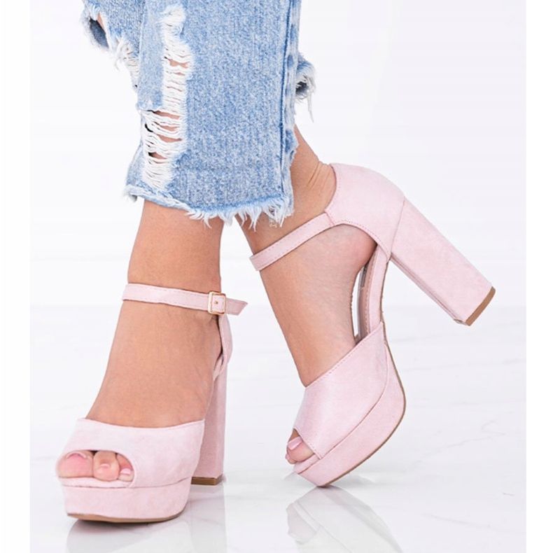 Sandales beiges sur la plateforme Swing 1