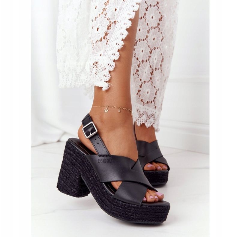 Sandales noires sur un talon haut avec une tresse Big Star HH274387 2