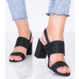 Sandales noires sur le post de Lil Sweetie le noir 1