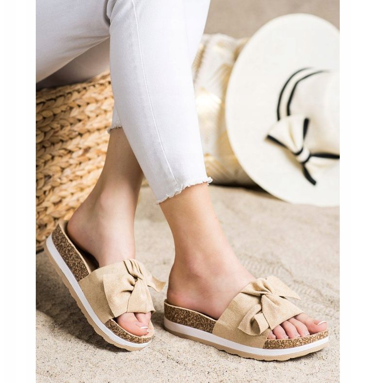 Evento Pantoufles légères sur la plate-forme beige 2 Evento Pantoufles légères sur la plate-forme beige 2