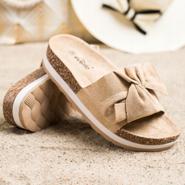 Evento Pantoufles légères sur la plate-forme beige 1 Evento Pantoufles légères sur la plate-forme beige 1