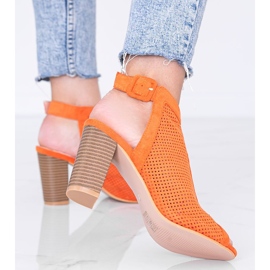 Sandales orange ajourées sur le Bite post 2