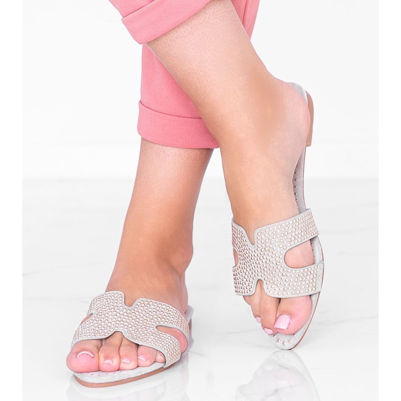 Chaussons gris ornés de clous Tough 1