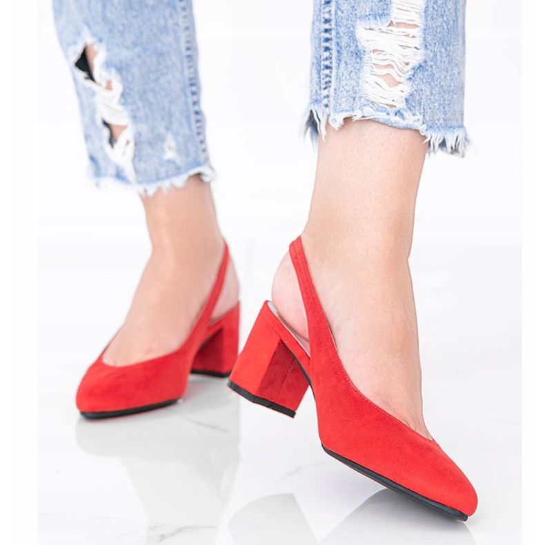 Escarpins rouges sur le poste de Petty 1