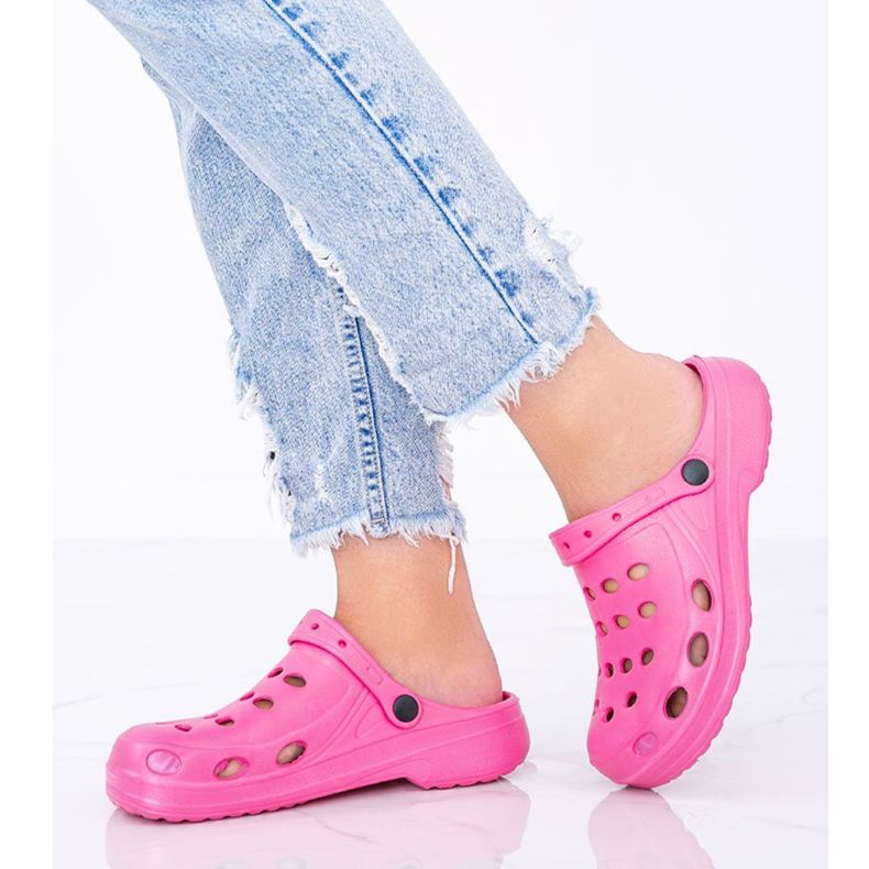 Chaussons femme Karolinos roses au crochet 1