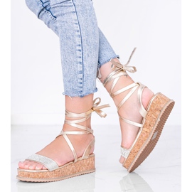 Sandales dorées nouées avec des zircons Ves 1