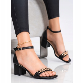 SHELOVET Sandales avec chaîne décorative noir 1