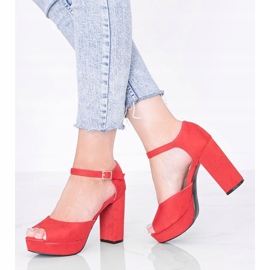 Sandales rouges sur la plateforme Swing 1