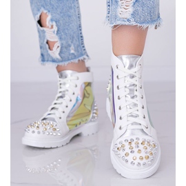 Boots transparentes blanches et argentées à clous Lea 1