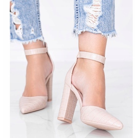 Escarpins beiges sur la tige au motif peau de crocodile Glamour 1 Escarpins beiges sur la tige au motif peau de crocodile Glamour 1