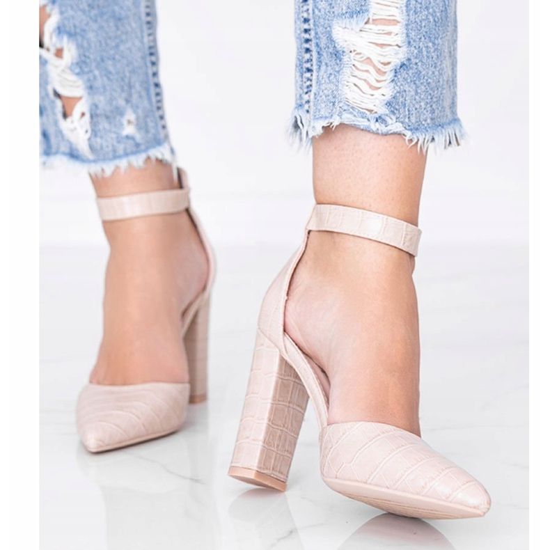 Escarpins beiges sur la tige au motif peau de crocodile Glamour 1 Escarpins beiges sur la tige au motif peau de crocodile Glamour 1