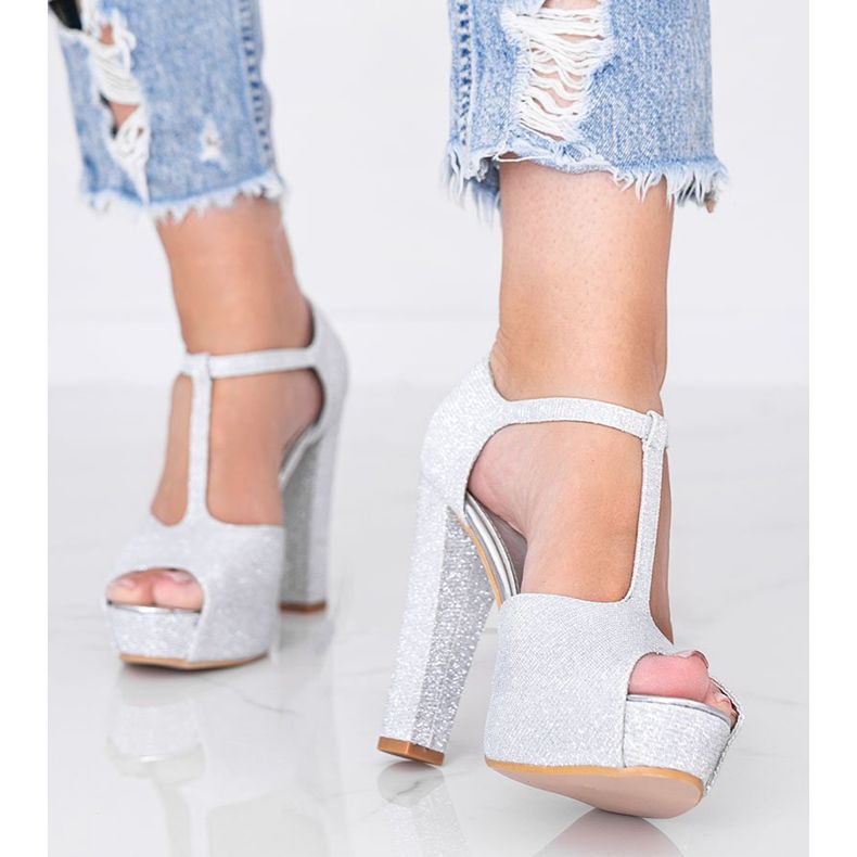 Escarpins argentés brillants sur le post Elissa 1