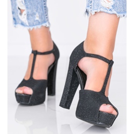 Escarpins noirs brillants sur le post Elissa le noir 1