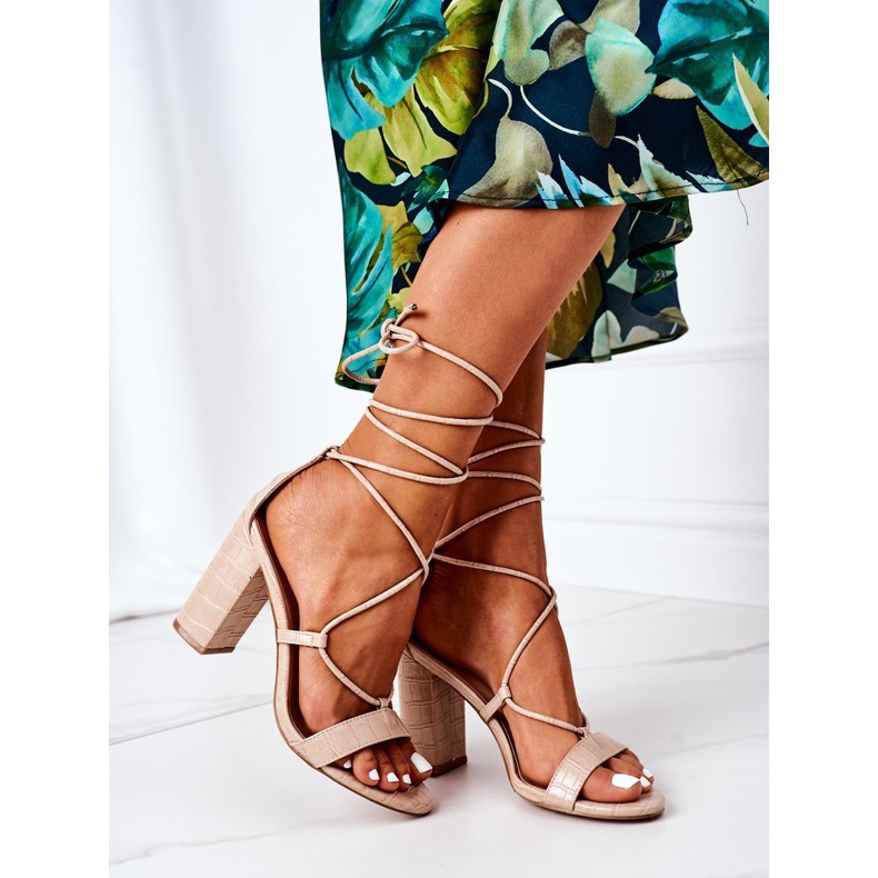 PS1 Sandales attachées sur un bar de passerelle beige 1