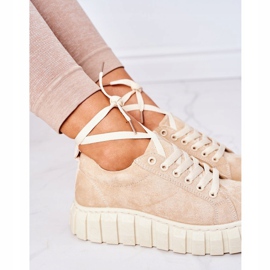Baskets en daim sur le beige 6