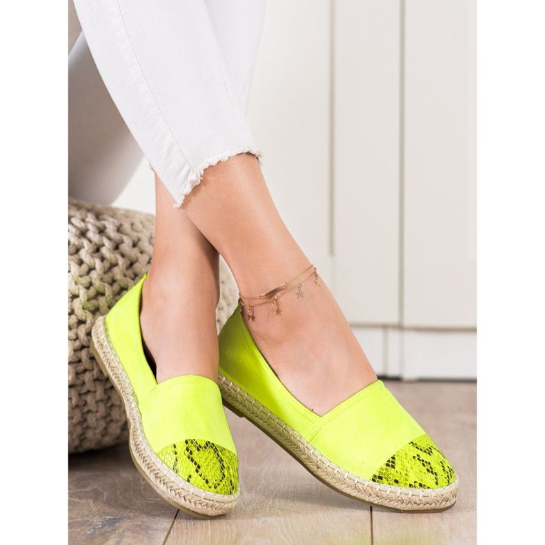 Bestelle Espadrilles avec empiècement imprimé serpent vert jaune 1