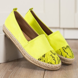 Bestelle Espadrilles avec empiècement imprimé serpent vert jaune 2