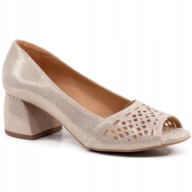Marco Shoes Escarpins beiges et dorés en daim avec perforation d'or 1