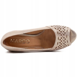Marco Shoes Escarpins beiges et dorés en daim avec perforation d'or 4
