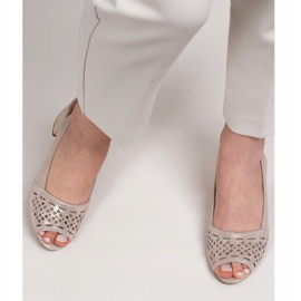Marco Shoes Sandales beiges et dorées en daim avec perforation 4