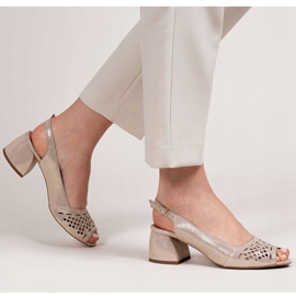 Marco Shoes Sandales beiges et dorées en daim avec perforation 2
