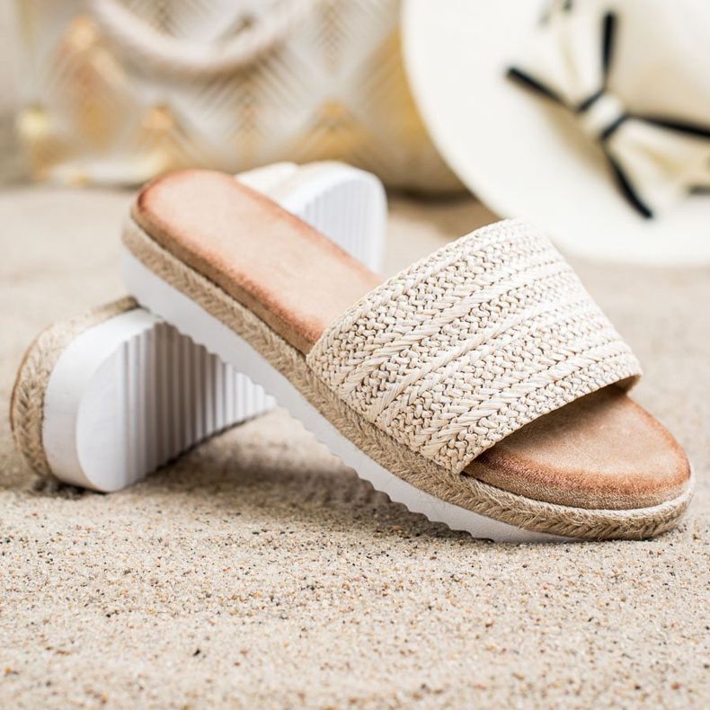 SHELOVET Espadrilles Chaussons Sur La Plateforme beige 1