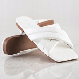 Mannika Pantoufles confortables en cuir écologique blanc 1