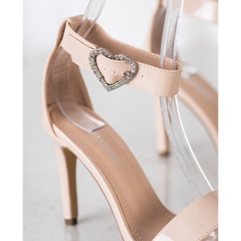 Diamantique Sandales sur un talon haut avec ornement beige 1