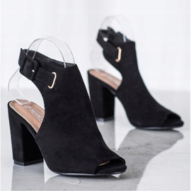 Bestelle Sandales fermées avec boucle le noir 1