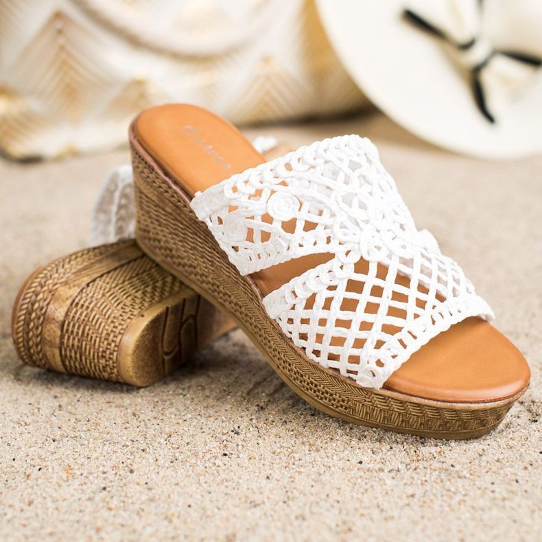 Laura Mode Chaussons compensés ajourés blanche 1