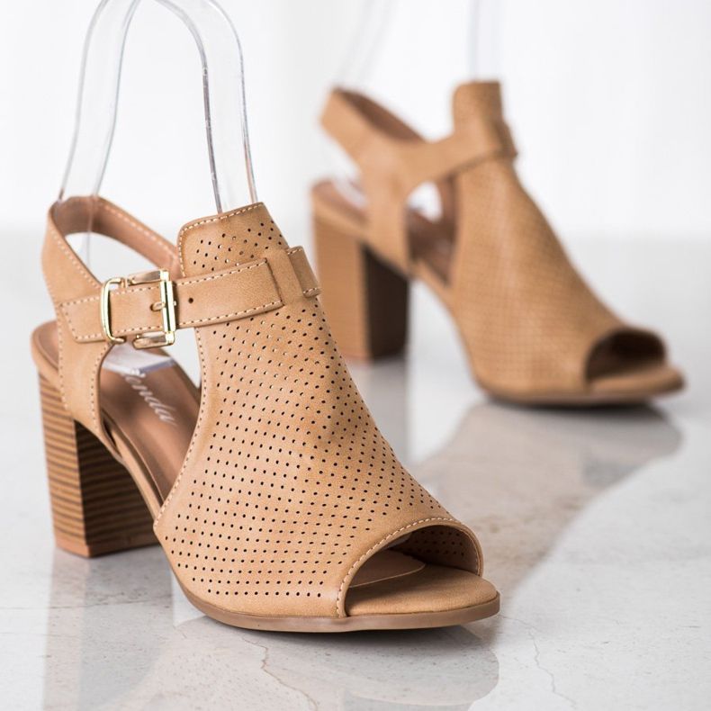 Renda Sandales construites avec cuir écologique beige brun 1 Renda Sandales construites avec cuir écologique beige brun 1