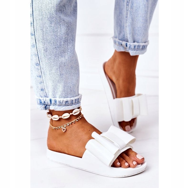 Tongs en caoutchouc avec un nœud d'avril blanc blanche 2