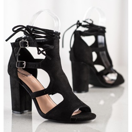 Bestelle Sandales construites avec une reliure noir 1