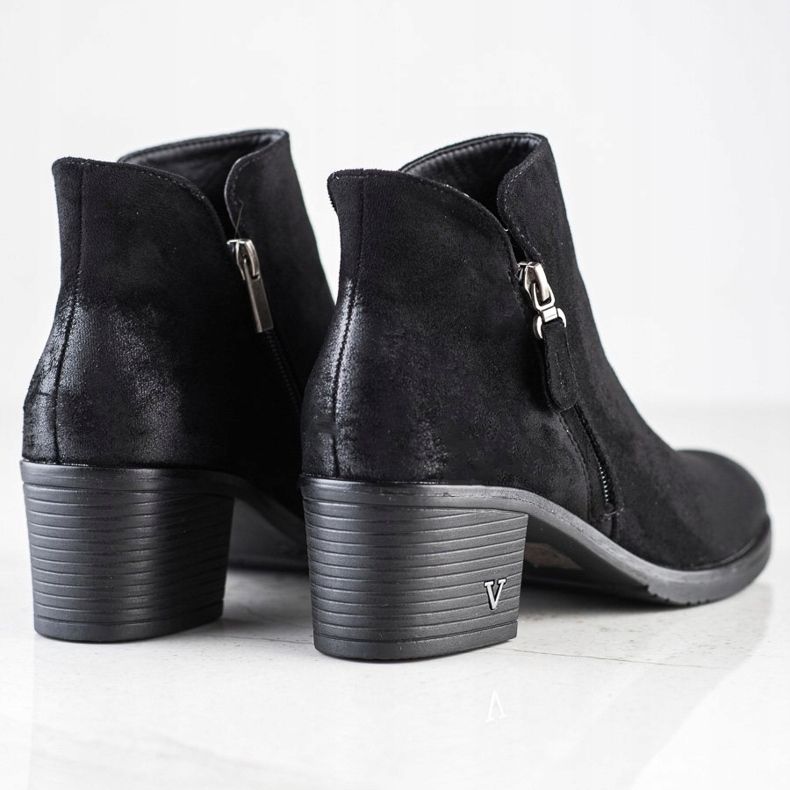 Boots classiques sur le poteau VINCEZA noir 1