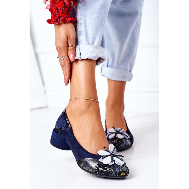 Escarpins En Daim Maciejka 04835-17 Bleu Marine Avec Fleurs 2