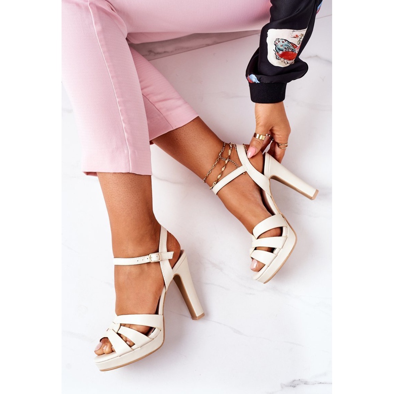 PW1 Sandales Élégantes Sur Un Bar Beige Anastasia 1 PW1 Sandales Élégantes Sur Un Bar Beige Anastasia 1