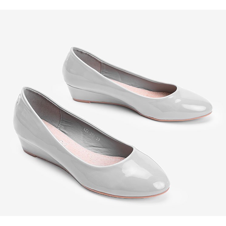 Escarpins gris sur le petit talon compensé Chantal 2 Escarpins gris sur le petit talon compensé Chantal 2