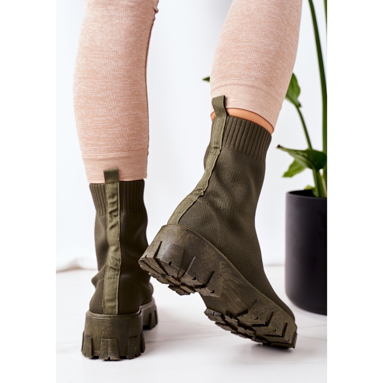 PS1 Travailleurs de tissu élastique sur la plate-forme d'inspiration verte 2 PS1 Travailleurs de tissu élastique sur la plate-forme d'inspiration verte 2