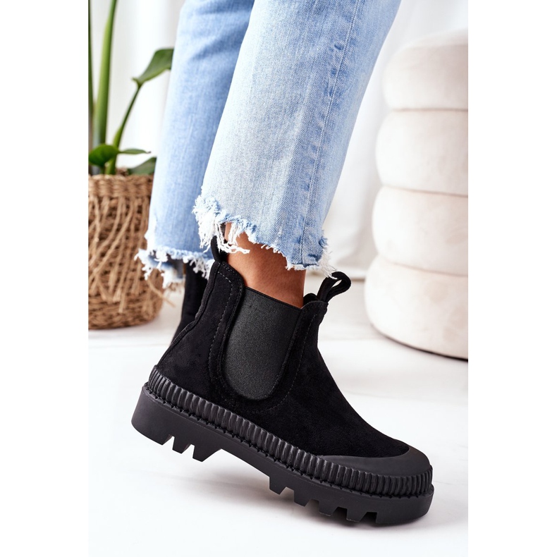 Mulanka Les travailleurs du daim sur la plate-forme noire viennent avec moi 1