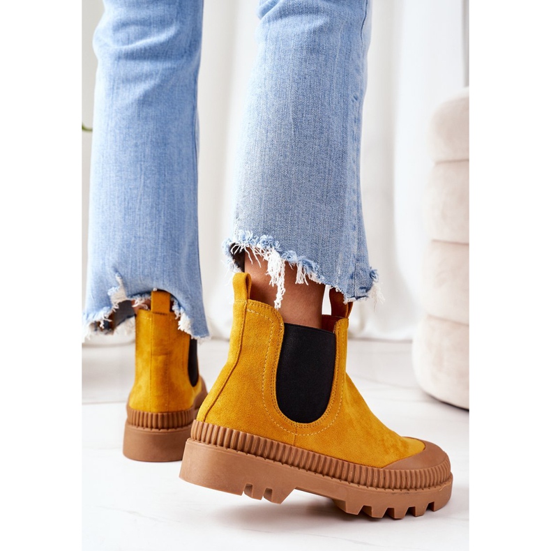 Mulanka Les travailleurs du daim sur la plate-forme jaune viennent avec moi 2