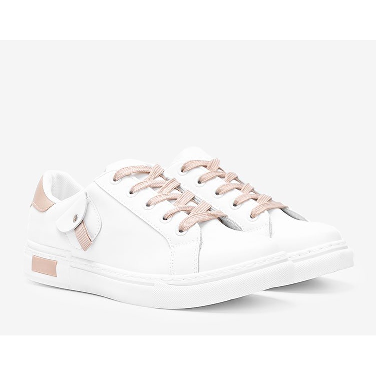 Baskets blanches et beiges avec une poche décorative par Nandina 1